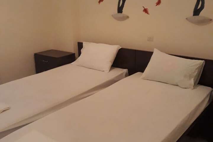Room 12 of 30