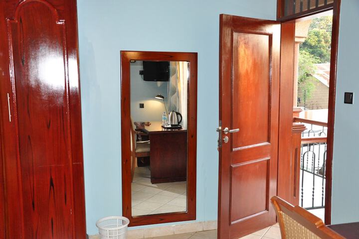 Room 11 of 42