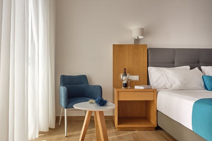 Room 27 of 105