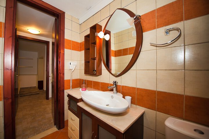 Room 15 of 49