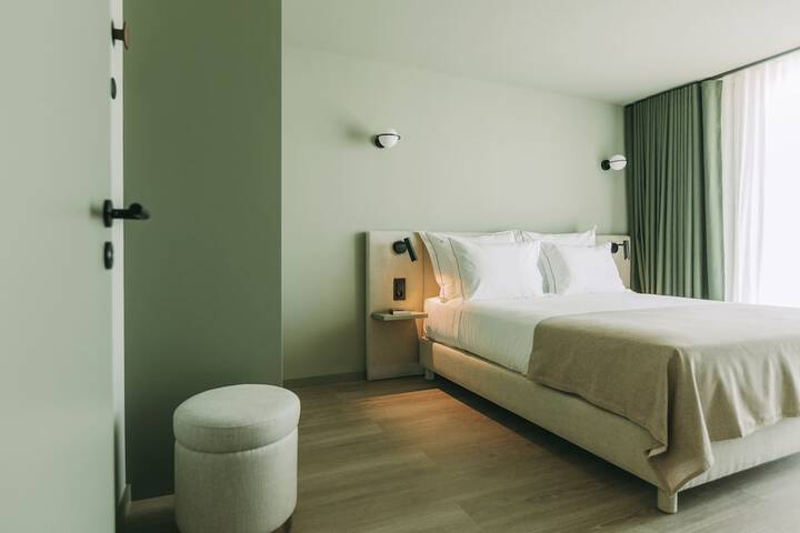 Room 10 of 145