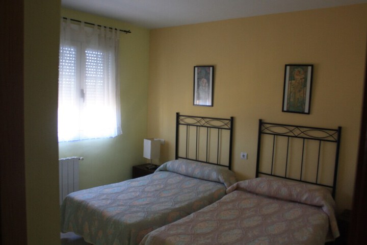 Room 4 of 48