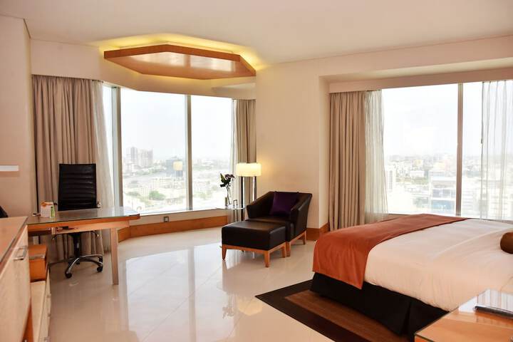 Room 28 of 64