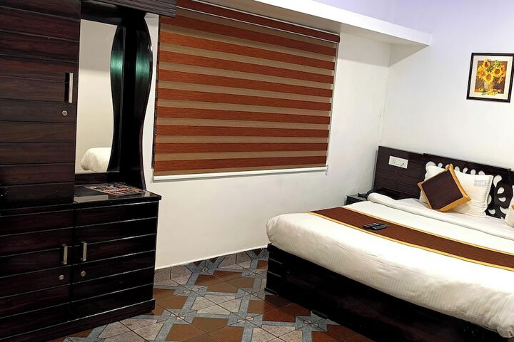 Room 3 of 13