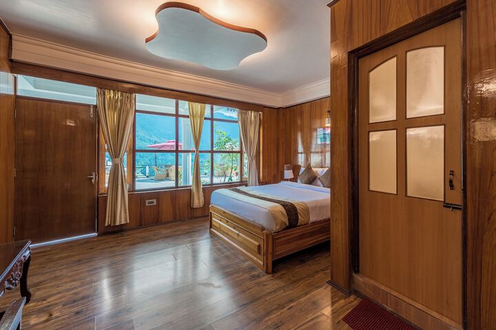 Room 4 of 31
