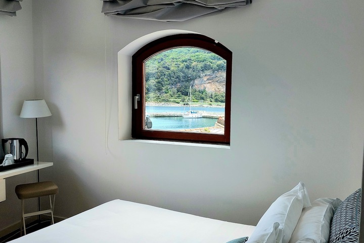 Room 10 of 36