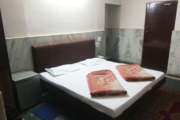 Room 7 of 13