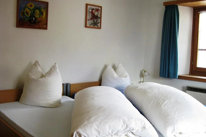 Room 4 of 12