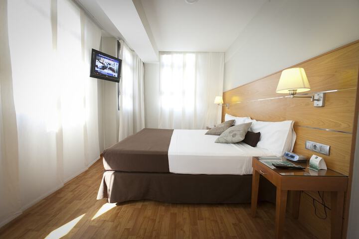 Room 4 of 90