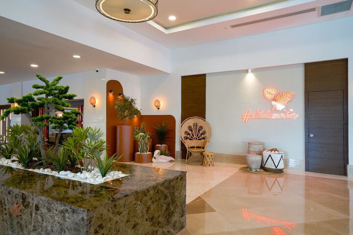 Hotel Interior 4 of 139