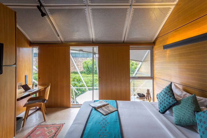 Room 10 of 76