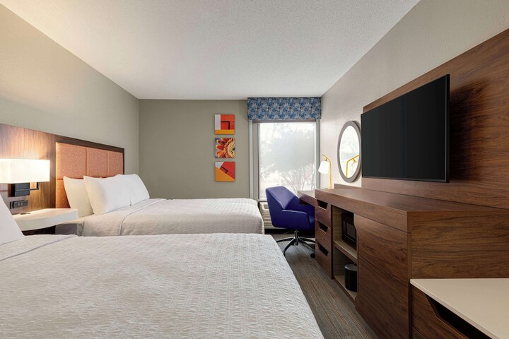 2 Queen Beds (1 of 3)