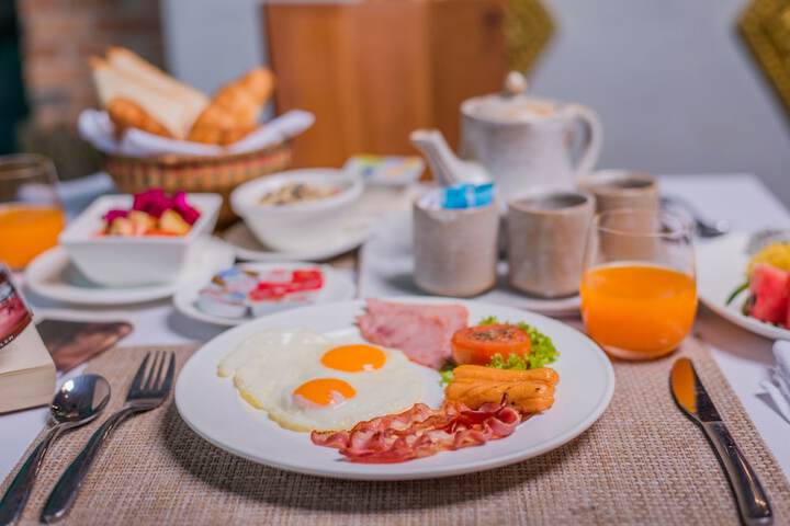 Breakfast/Coffee Service 65 of 100