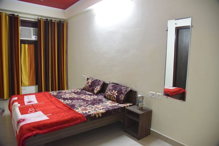 Room 4 of 39