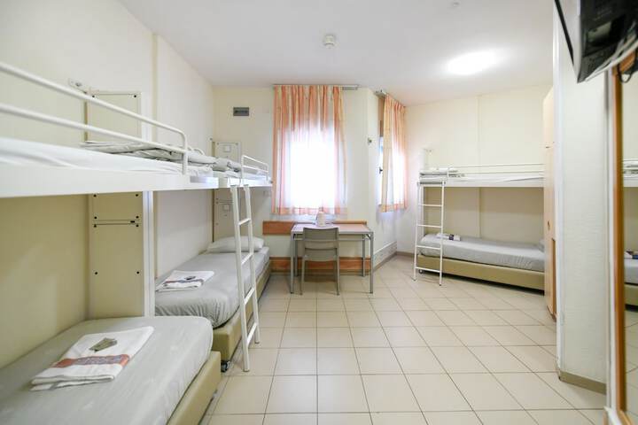 Room 9 of 33