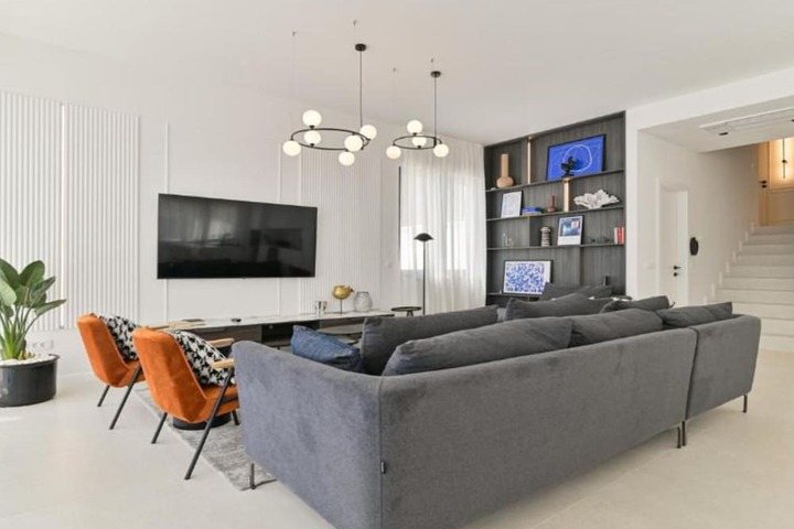 Room 15 of 42