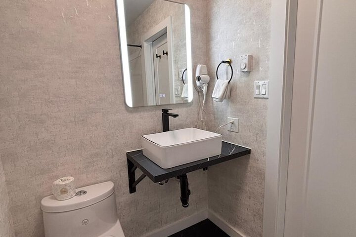 Room 42 of 58