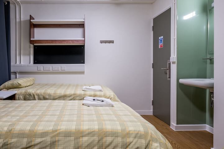 Room 26 of 83