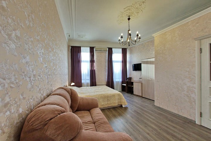 Room 10 of 20