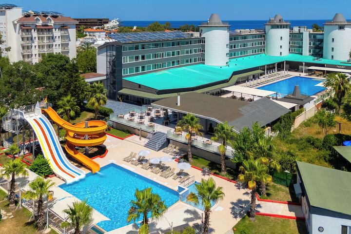 Hotel Exterior 45 of 48