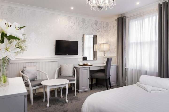 Room 3 of 46