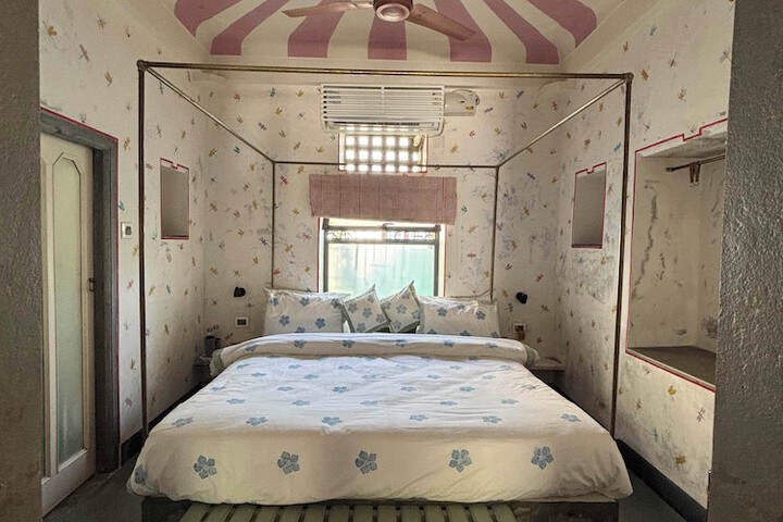 Room 15 of 22
