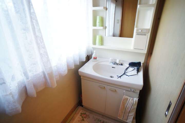 Room 5 of 42