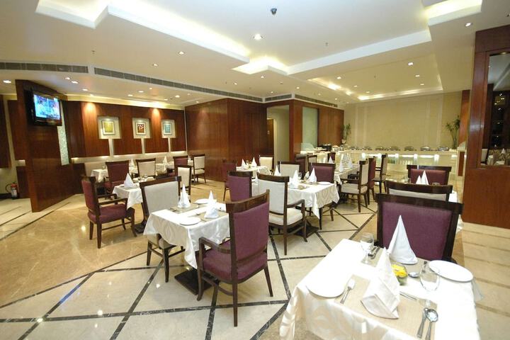 Dining 39 of 60