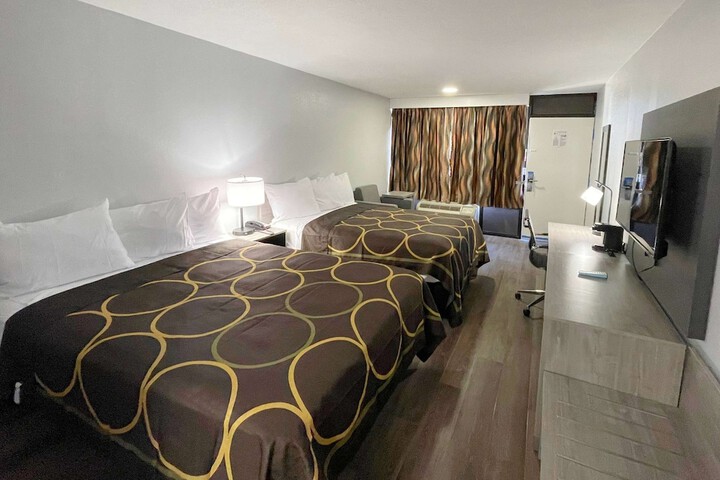 2 Queen Beds (1 of 8)