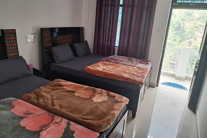 Room 6 of 15