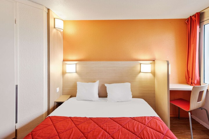 Room 10 of 33