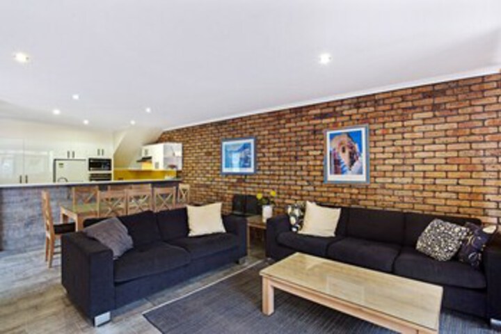 Kurrawa Close Unit 2 14