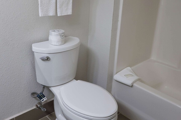 1 Queen Bed Efficiency Suite (15 of 54)