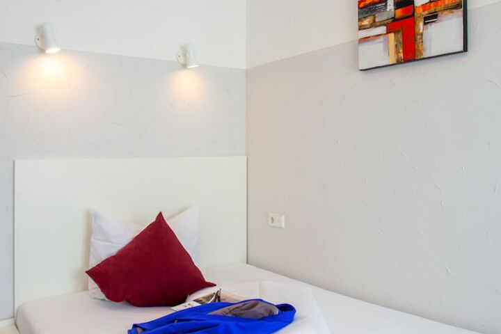 Room 12 of 51