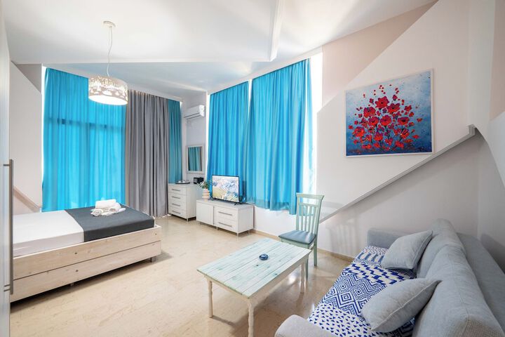 Room 103 of 297