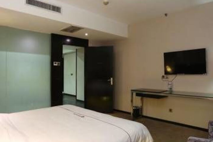 Room 7 of 9