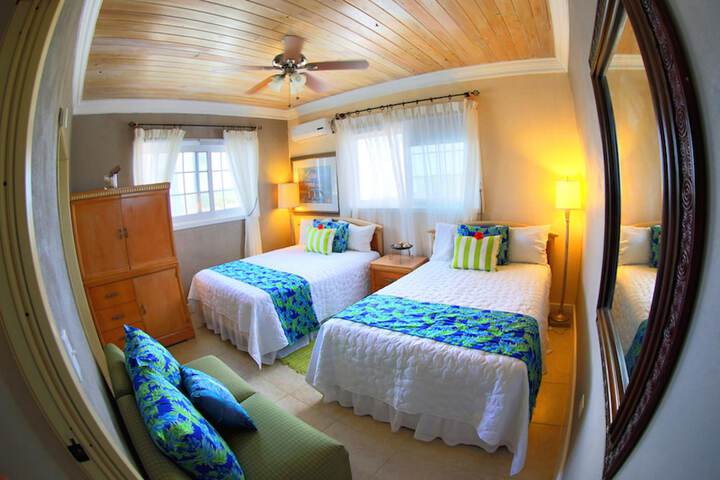 Room 2 of 72