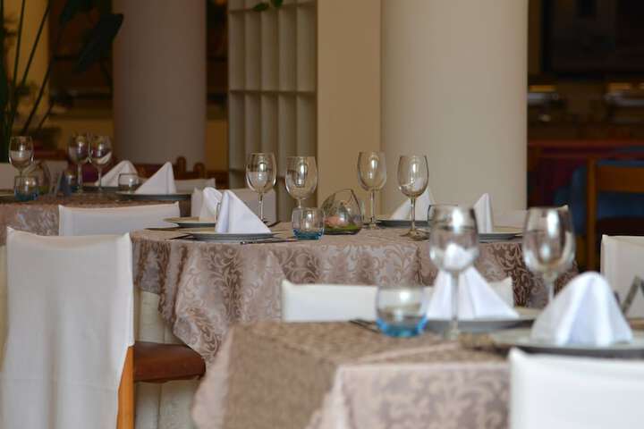 Dining 40 of 56