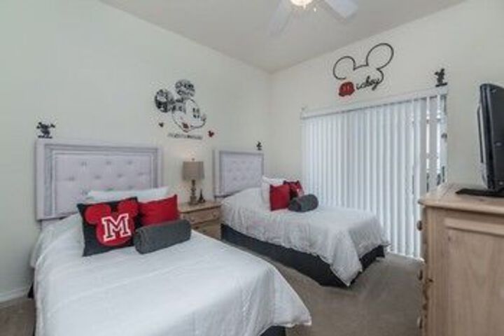 Room 8 of 25