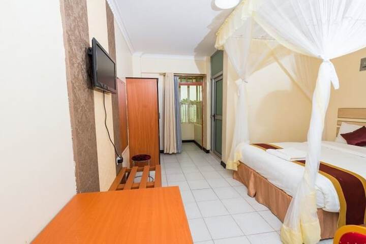 Room 4 of 16
