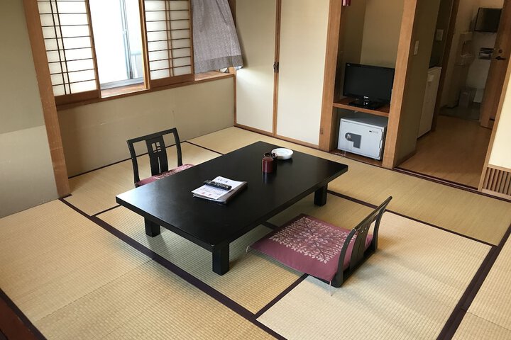Room 12 of 102