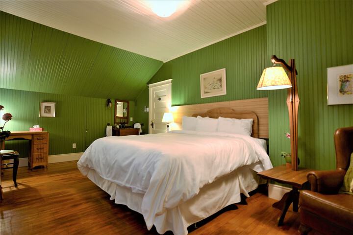 Room 12 of 140