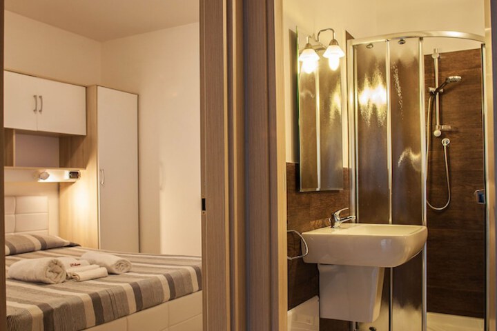 Room 37 of 48