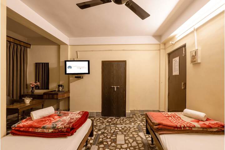 Room 8 of 35