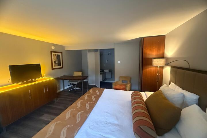 Room 15 of 38