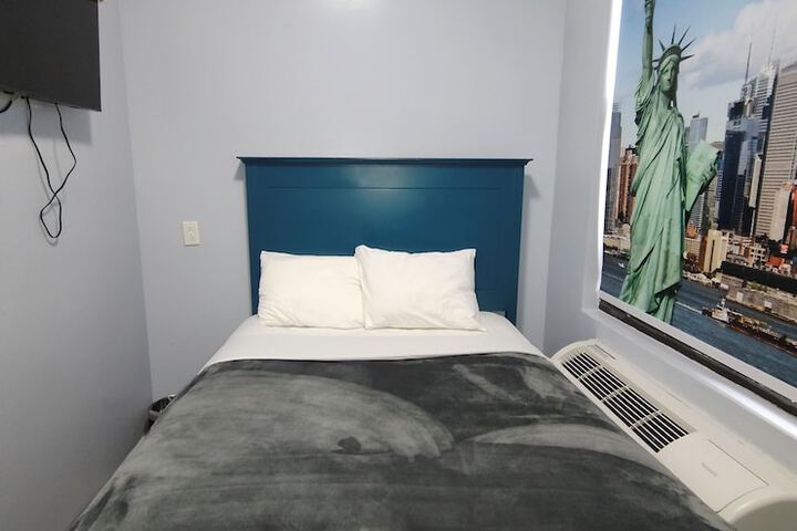 Standard Room, King or Two Doubles (3 of 5)