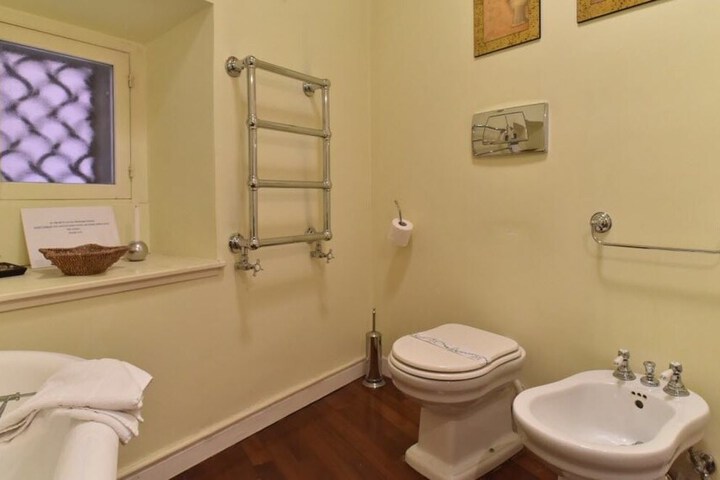 Room 26 of 38
