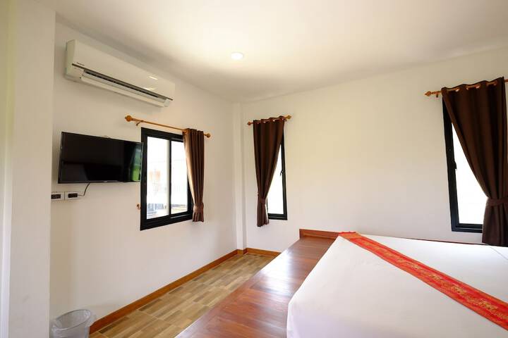 Room 11 of 32