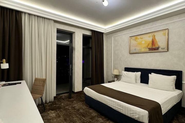Room 30 of 93