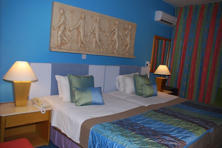 Room 19 of 107